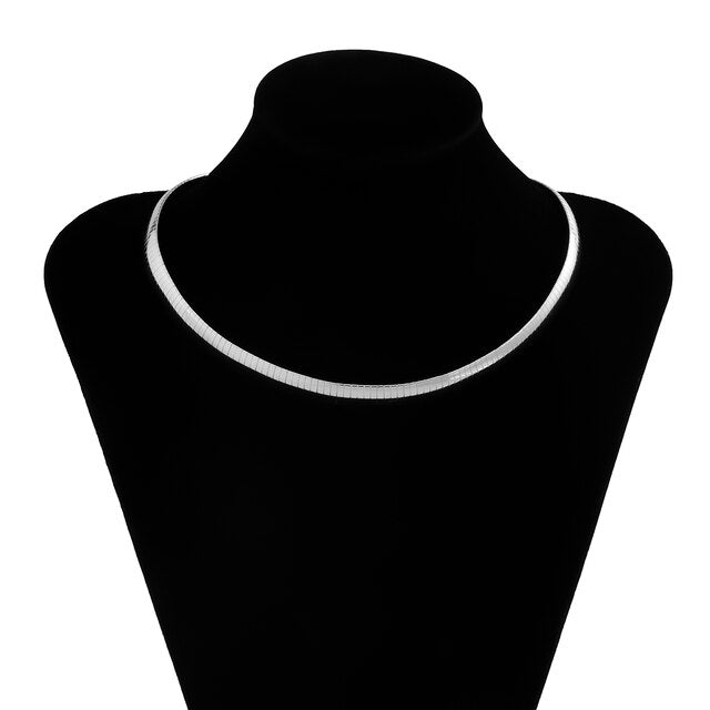 Make a Statement with our Stylish Thick Chains Short Choker Necklace for Women