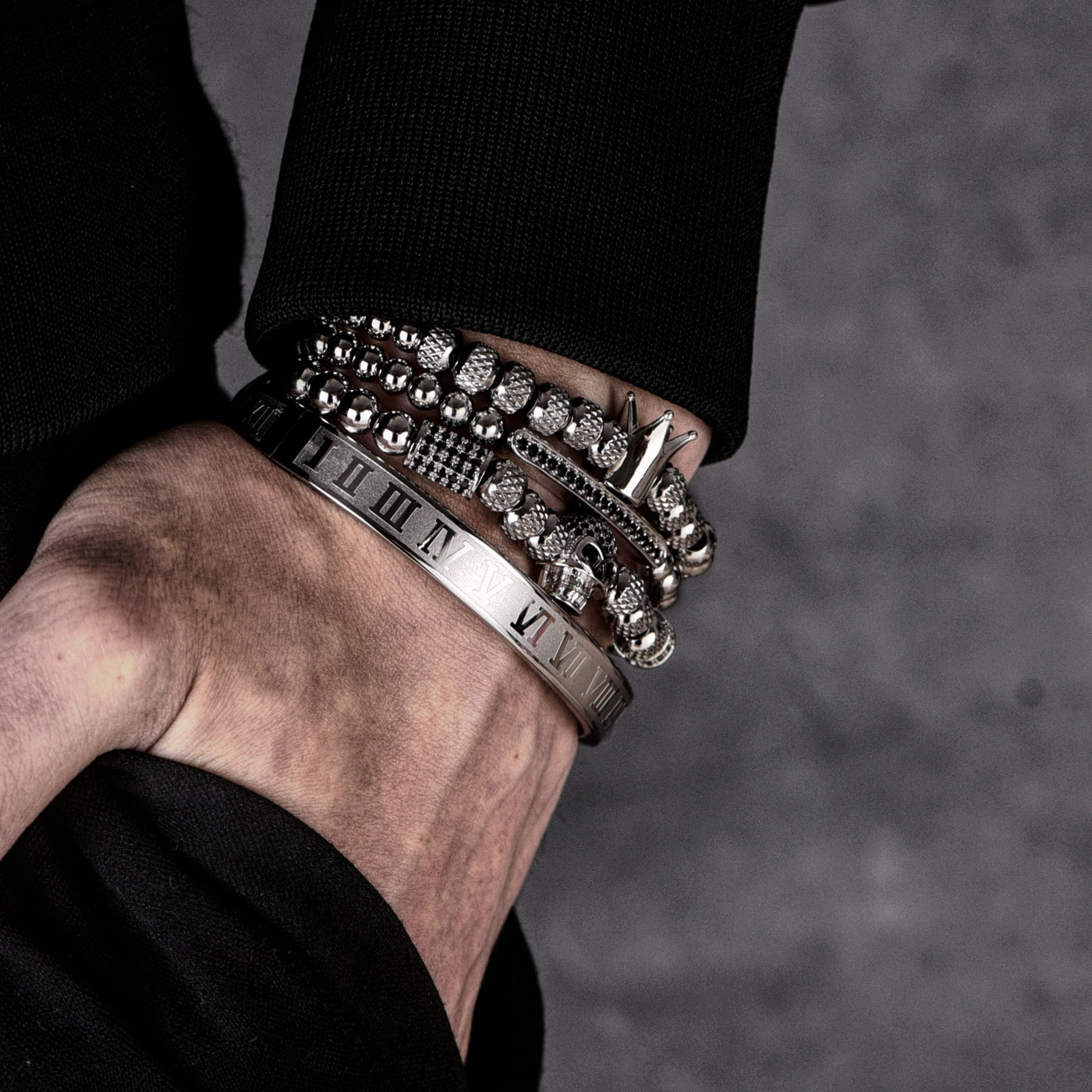 Crown Charm Bracelet Set - Unleash Your Luxurious Style!